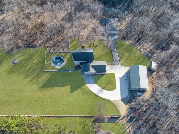 4805 Schneider Dr, Oregon, WI 53575