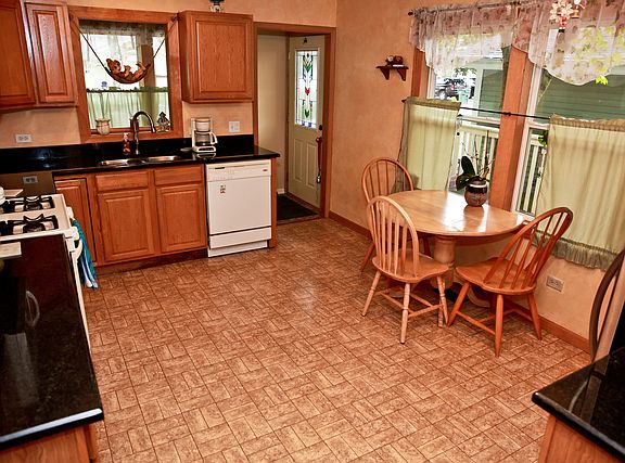 3rd image of 216 Kenwood Dr