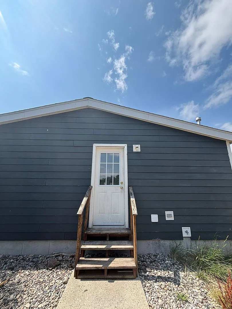 Centrally Located 3 BD 2 BA Modular Home — Photo 2