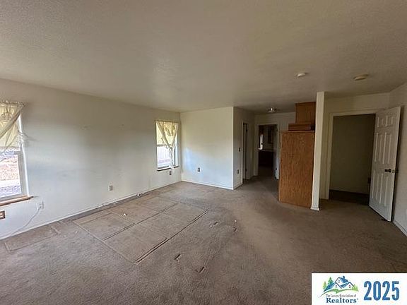 2nd image of 690 Cove Dr #355