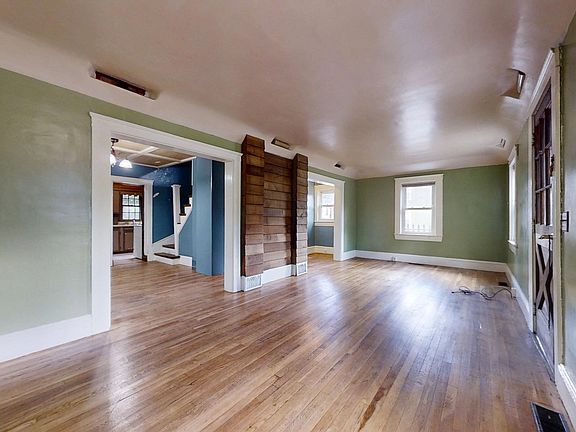 5th image of 764 Lexington St