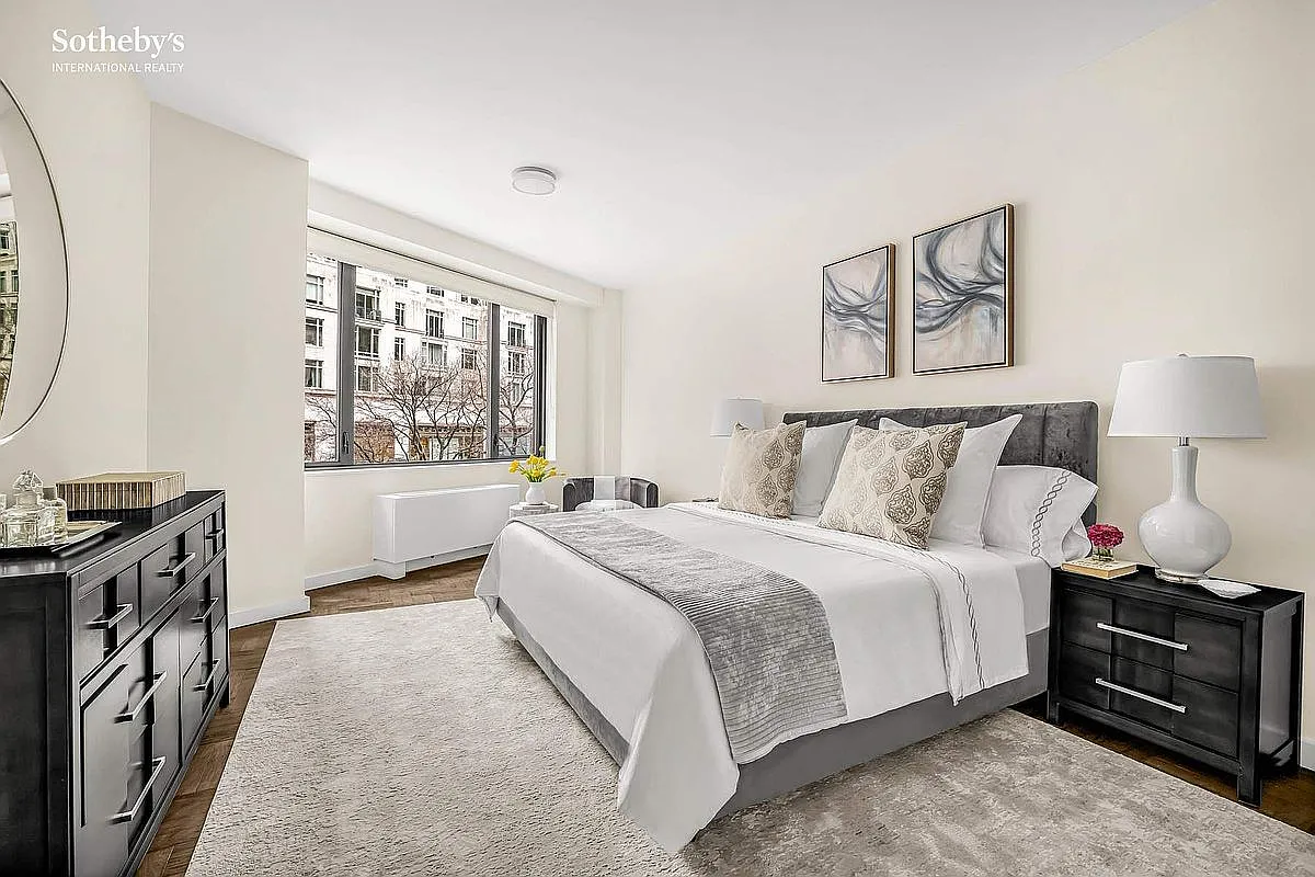 62 W 62nd St APT 4D photo 1