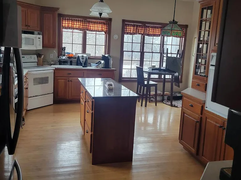 105 Lakeshore Dr NW — Photo 13