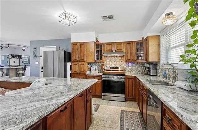 3 bed, 2.5 bath, 1745 sqft, $2,000 — Photo 4