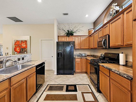4th image of 1330 Greenville Way