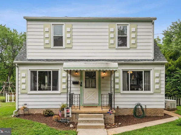 13 Circle Dr, Linthicum, MD 21090