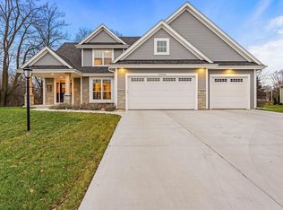 N47W22488 Woodleaf Way, Pewaukee, WI 53072