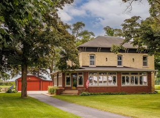 N8833 Pickeral Lake Rd, East Troy, WI 53120