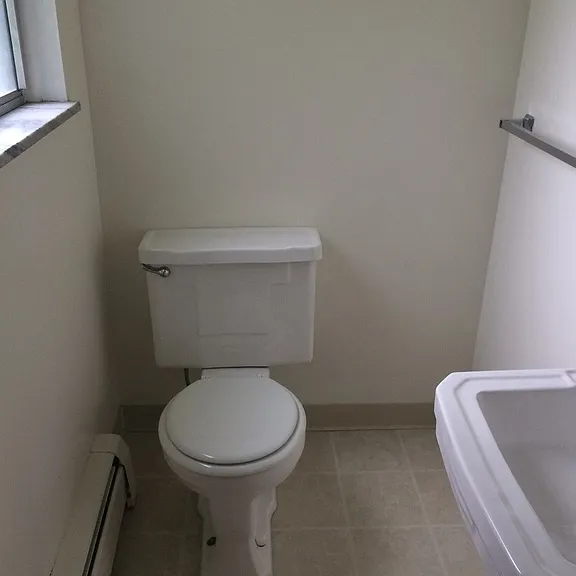 Kingston Place Apartments — Photo 39