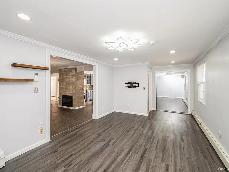 14 Tailor Ln — Photo 3