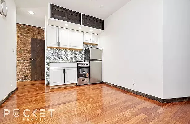 647 E 11th St #1 — Photo 1