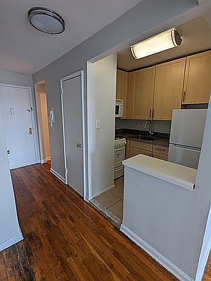 2nd image of 9131 Lamont Ave APT 6B