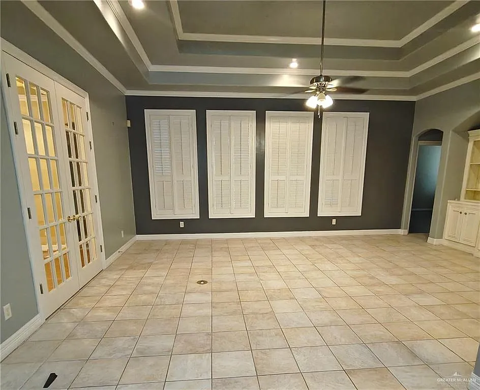 4 bed, 3.0 bath, 2555 sqft, $2,600 — Photo 3