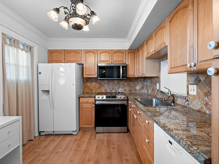 620 NE 12th Ave #602 — Photo 4