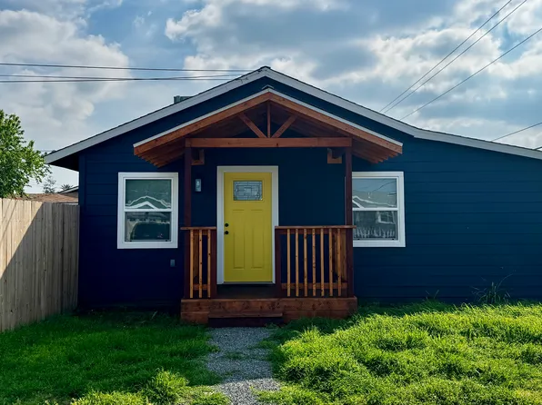 1176 W Maple St, Exeter, CA 93221