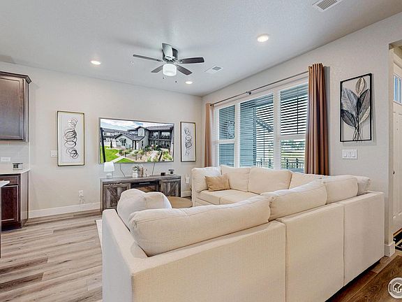 5th image of 6825 Maple Leaf Dr #101