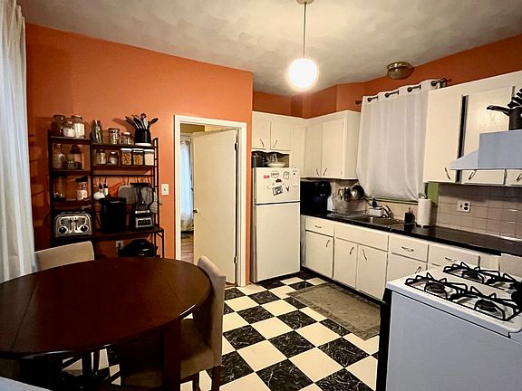 4th image of 42 Phillips St