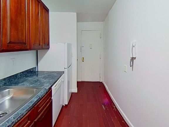 3rd image of 350 Greene Ave APT 1A