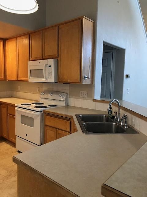 2nd image of 829 Virgil Ave