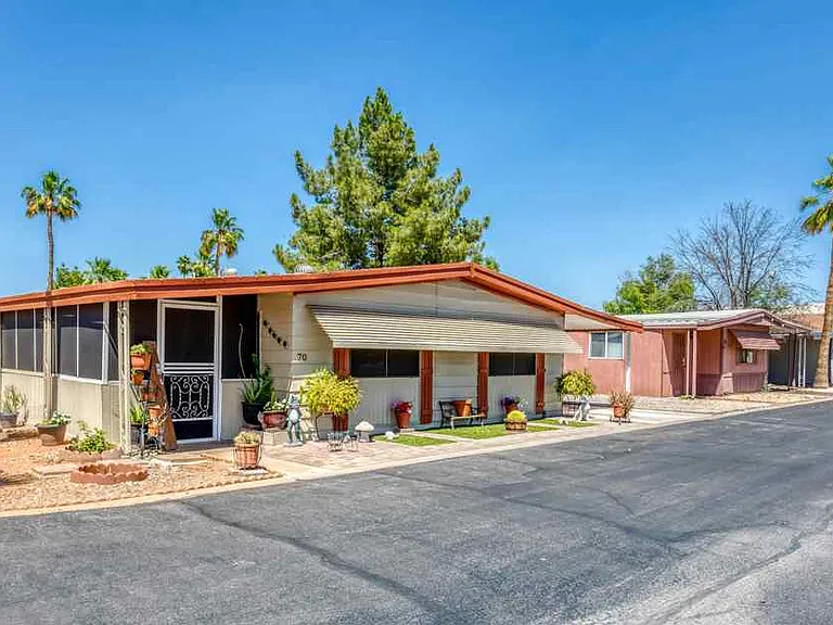 Glendale West — Photo 8