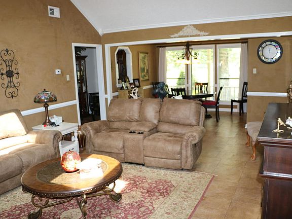 3rd image of 2095 Sharon Dr