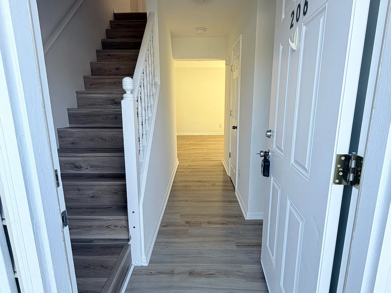 206 Freeton Ct — Photo 2