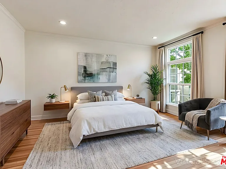 1014 N Doheny Dr — Photo 18
