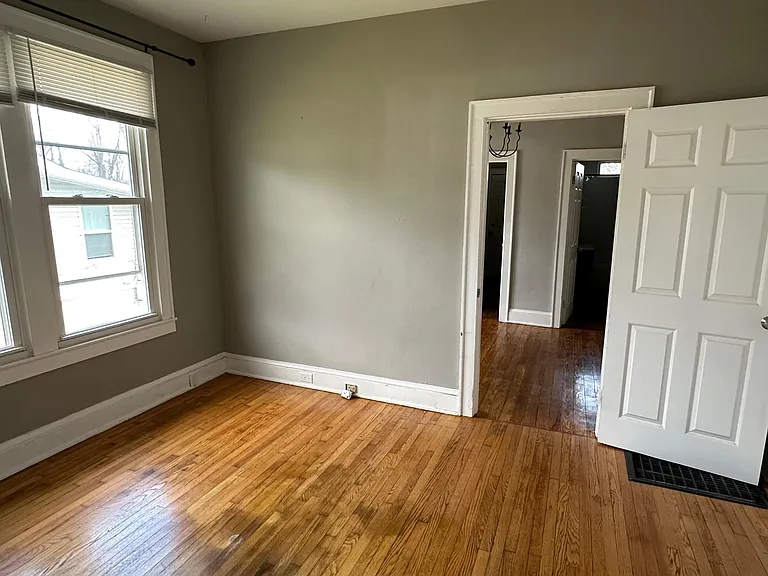 2310 E Glenwood Ave — Photo 3