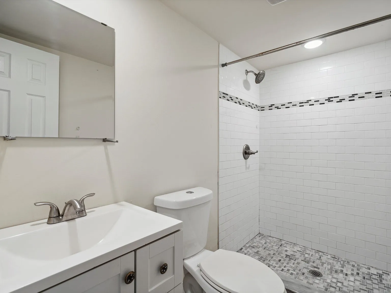 1714 Fontain St Unit B — Photo 2