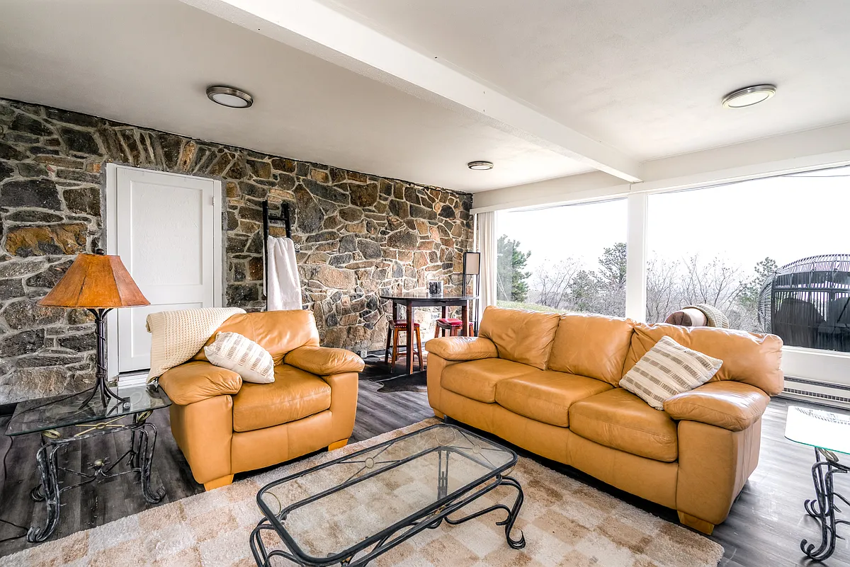 Building Photo - 1559 S Lininger Dr #1