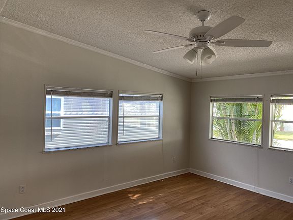 5th image of 4659 Goldfinch Ln #D-11