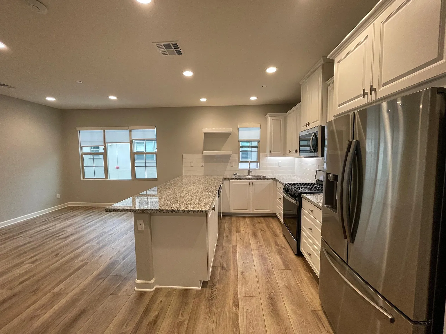 2 bed, 1305 sqft, $3,495 — Photo 3