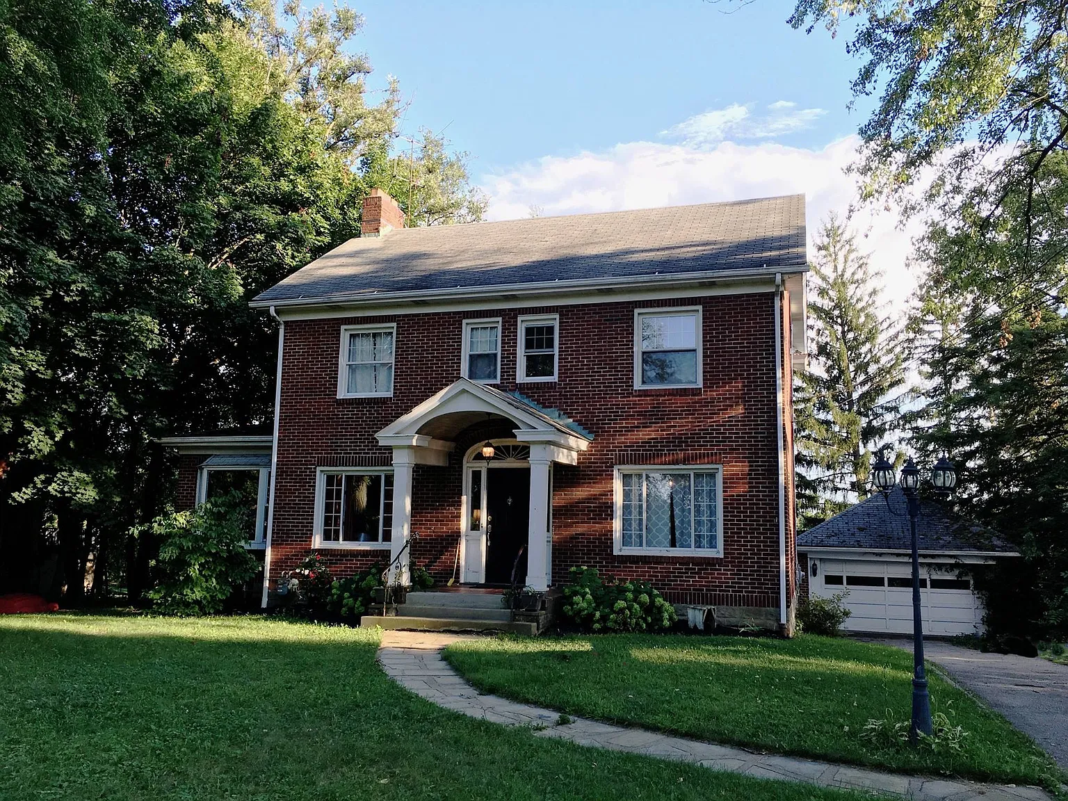 1038 E Beau St photo 1