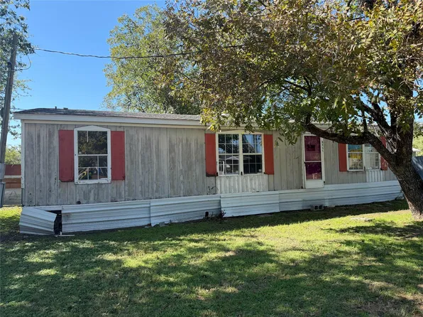 110 Bell St, Bangs, TX 76823