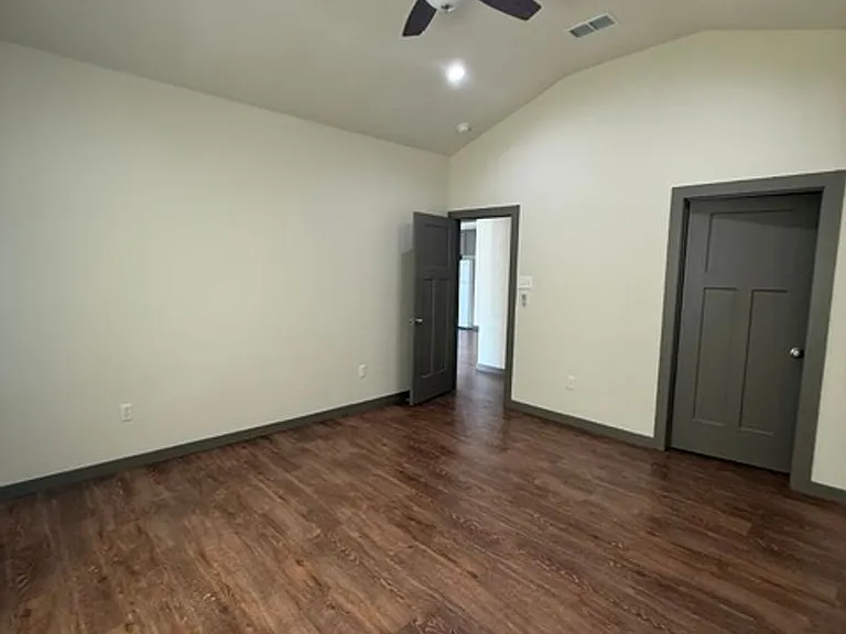 225 Scurry Ave — Photo 15