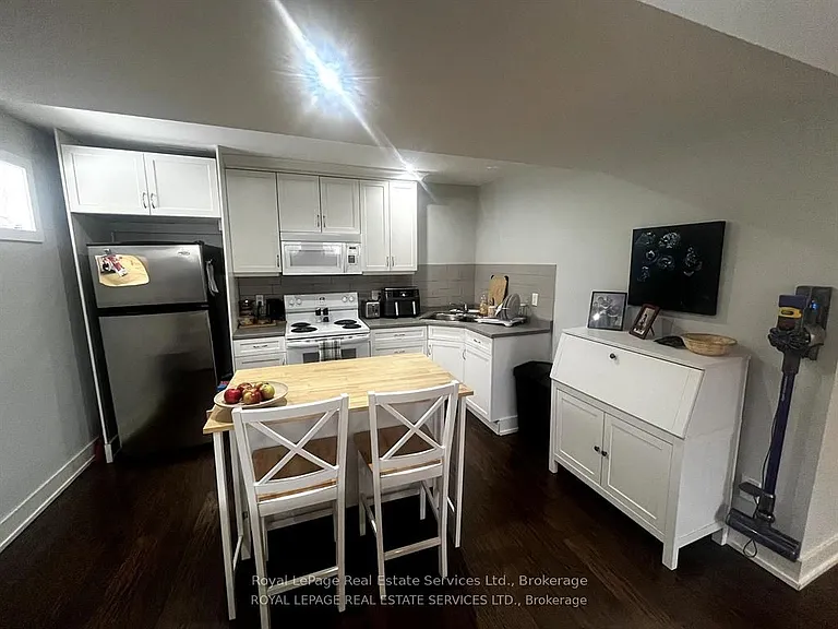 2481 Oak Row Cres #LOWER — Photo 12