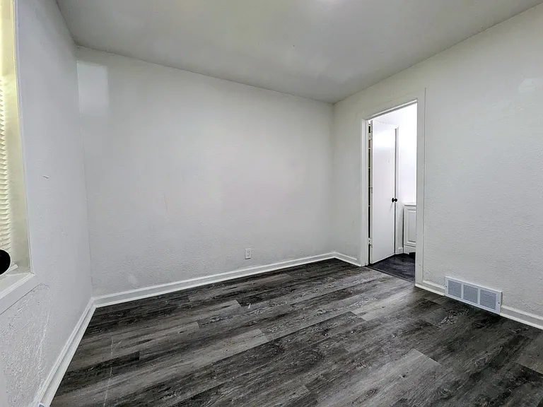 822 8th Ave #4 — Photo 7