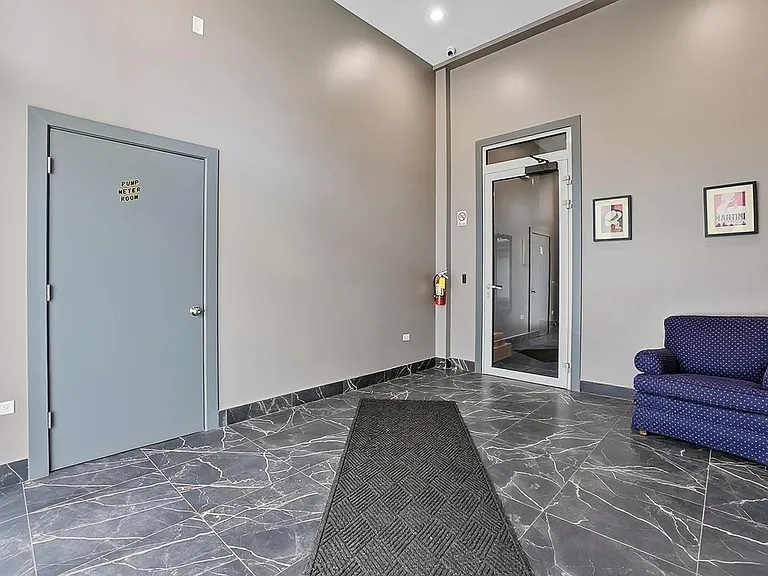 815 N Richmond St #301 — Photo 37