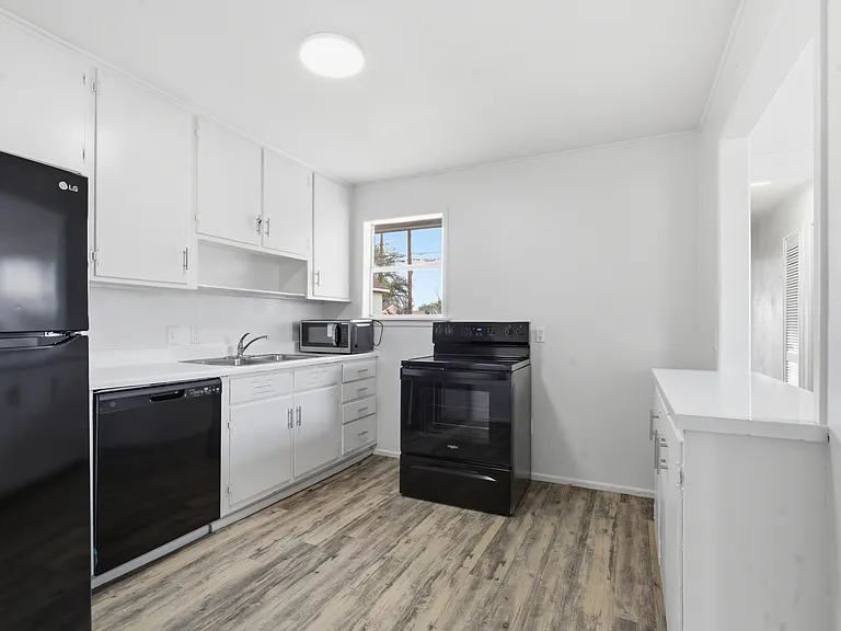 3811 Cedar Spring Dr — Photo 7