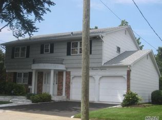 418 Hungry Harbor Rd, Valley Stream, NY 11581