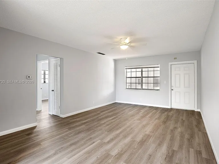 1825 Cleveland St #12 — Photo 8