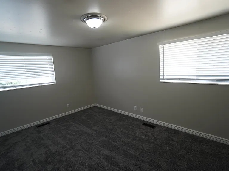 4402 Jefferson Ave — Photo 13