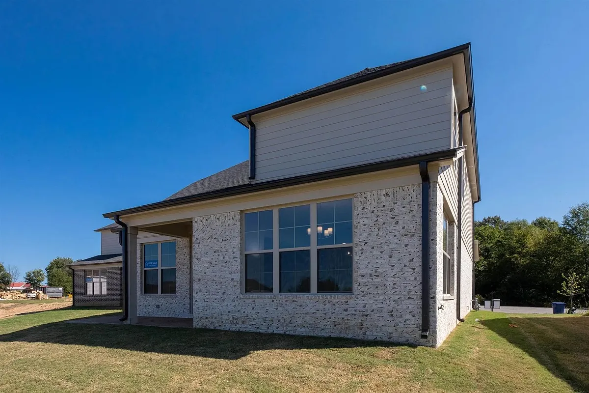 Building Photo - 140 Blue Dr