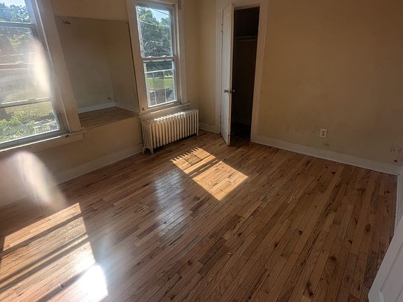 4th image of 10 Vine St