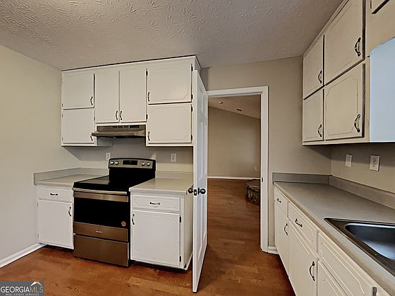 2nd image of 410 Southmoor Cir