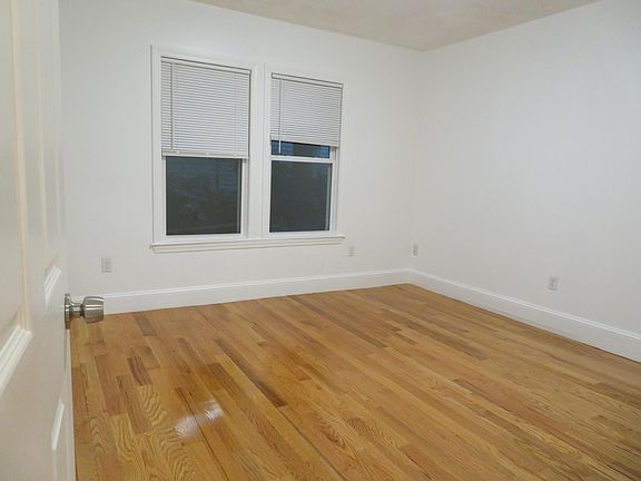 3rd image of 510 Essex St #1