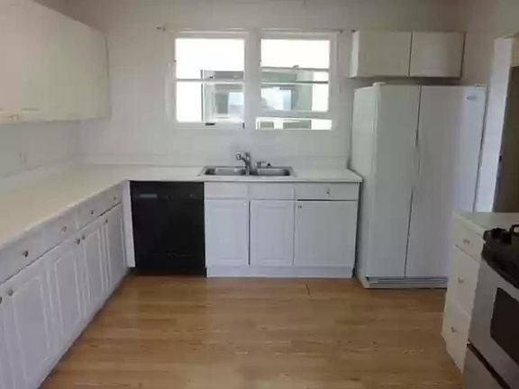3rd image of 50 Edgemar St