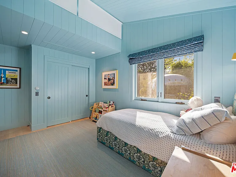 7038 Dume Dr — Photo 35