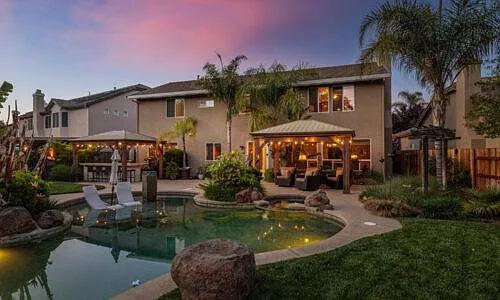 5 bed, 3715 sqft, $6,000 — Photo 3