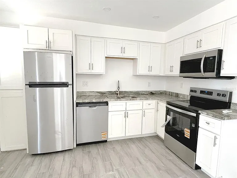 24 Lynn Way #C — Photo 3